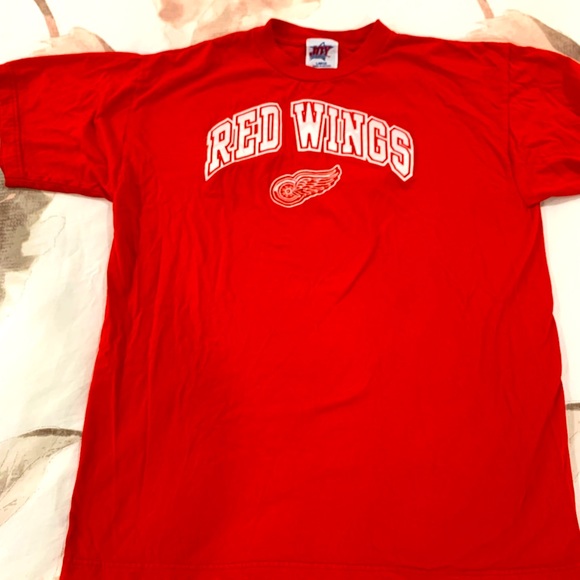 2/$25 Vintage Detroit redwings shirt - Picture 2 of 3
